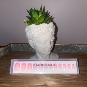 Static brand “Reusable Pop-On Manicure”